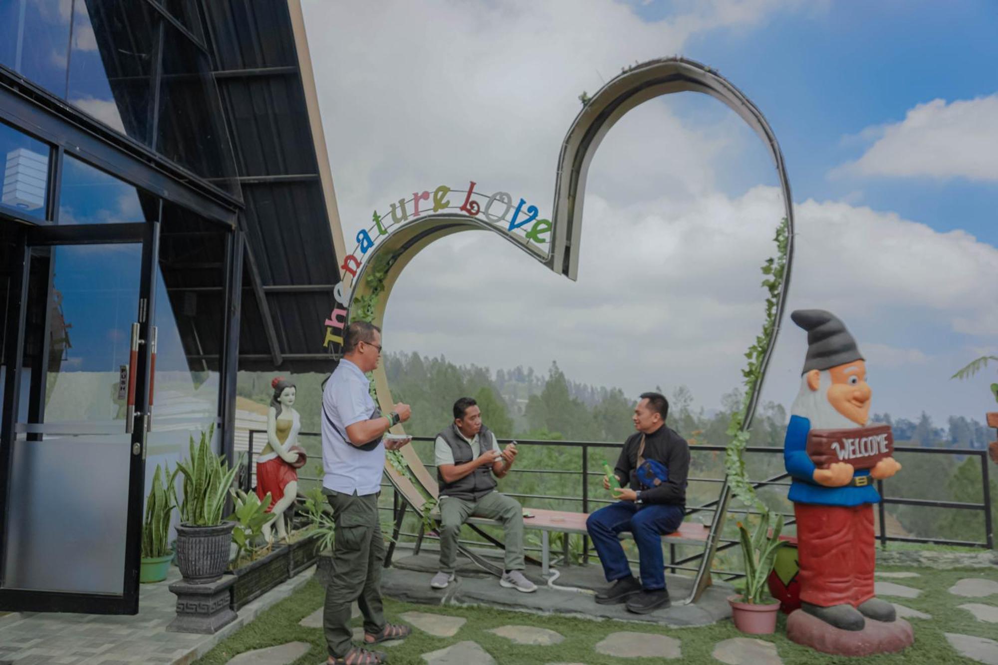 Hotel Nature Bromo And Resort Pasuruan Exterior foto